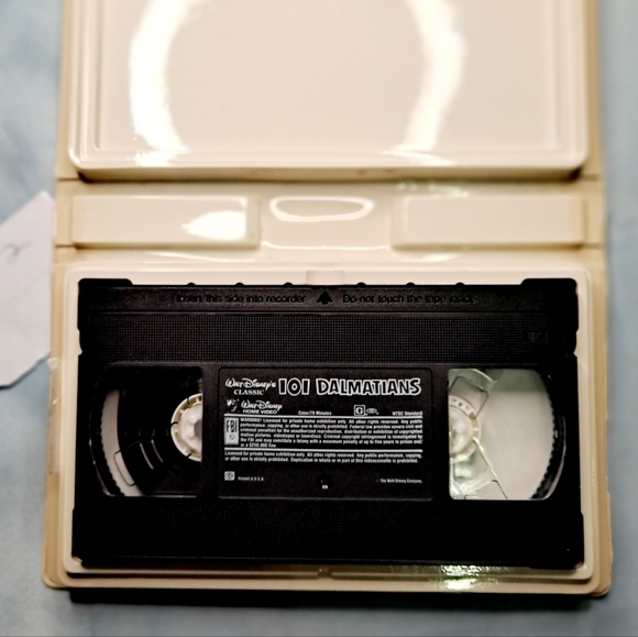 Vintage 90's Diamond Disney Classic 101 Dalmatians Clamshell VHS GUC.   (Box#2) - Picture 3 of 5